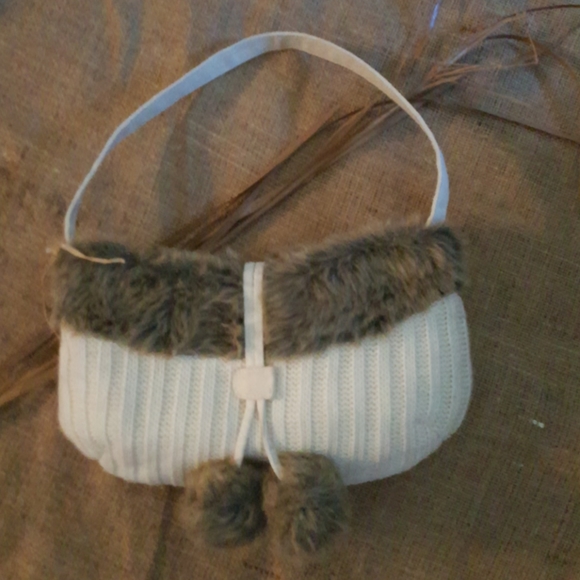 SALE BOHO  KNIT AND FAKE FUR BAG WITH POM POMS - Picture 8 of 8